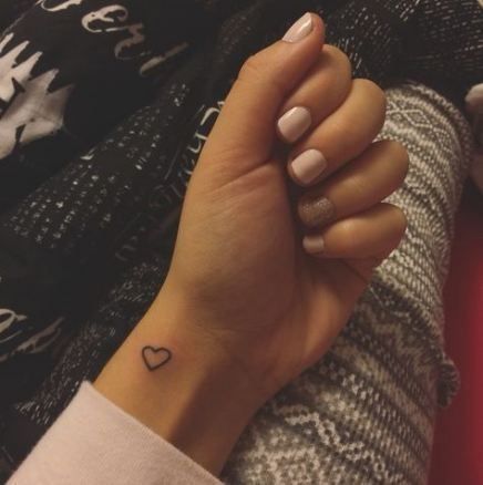 Hand Hart, Small Heart Tattoos, Cute Hand Tattoos, Palm Tattoos, Inspiration Tattoos, Small Girl Tattoos, Disney Tattoo, Small Wrist Tattoos, Small Hand Tattoos