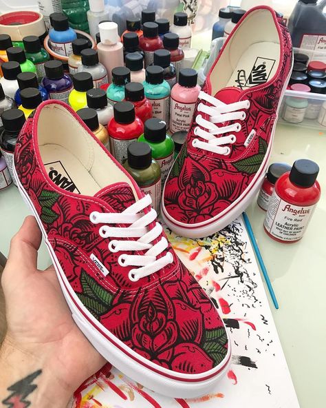 Vans Diy Ideas, Custom Painted Sneakers, Vans Design Shoes Diy, Decorating Sneakers, Shoe Painting Ideas Vans, Vans Painted Shoes Ideas, Shoe Art Ideas, Sneaker Painting, Cell Shading