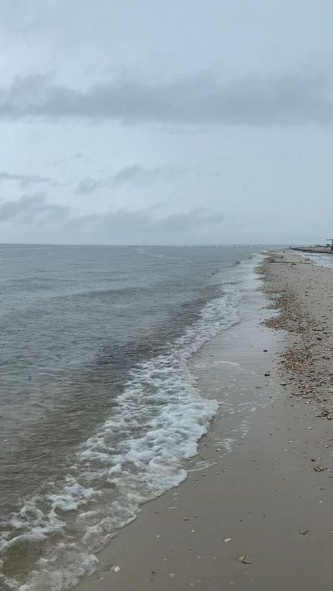 Rainy day at the beach [Video] | Beach pictures, Beach waves, Rain photography Aesthetic Beach House, Rainy Clouds, Beach Rain, Volleyball Wallpaper, Beach Video, Cloudy Weather, Winter Beach, Beach Vacay, Beach Cottage Style