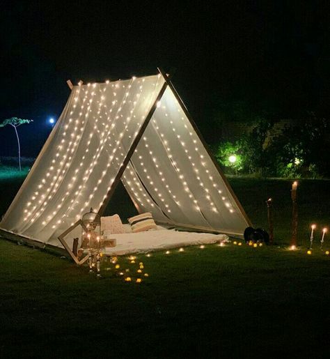 Outdoor Tent With Lights, Terrace Decoration Ideas, Terrace Decoration, Backyard Tent, Decoration For Party, Romantic Date Night Ideas, Picnic Theme, Picnic Decorations, Tent Decorations