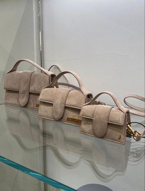 Bags Jacquemus, Jacquemus Bag, Beige Outfit, Sophisticated Outfits, Beige Bag, Girly Bags, Luxury Purses, Fancy Bags, Chic Bags