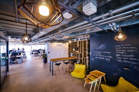 Facebook's offices in Tel Aviv make use of public chalkboard walls to write on — but with a more restrained design intended to promote work over socializing. Office Ideas For Work, Chalkboard Walls, Creative Office Space, Cool Office Space, Business Space, Design Blogs, Chalkboard Wall, Retail Design Blog, Cool Office