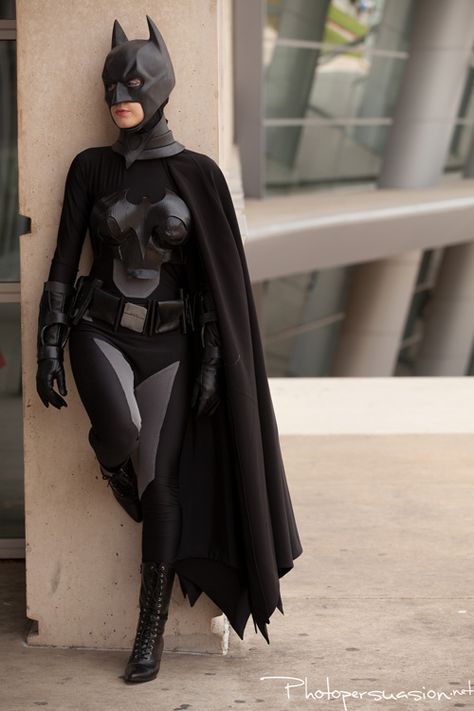 Damilyn looks amazing cosplaying her genderbent version of Batman! Nope, not Batwoman or Batgirl, it's femme Batman! Female Batman Cosplay, Genderbent Batman, Batman Female Costume, Female Batman Costume, Batman Costume Women, Female Batman, Bat Woman, Batgirl Cosplay, Batman Costumes