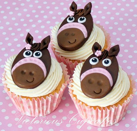 Horse cupcakes! OMG!  @Pamela Donlin VonHemel - perfect for a baby shower or birthday! Western Cupcakes, Horse Cupcakes, Pony Cupcakes, Equestrian Party, Horse Cakes, Horse Birthday Cake, Cupcake Tier, Tractor Cake, Horse Cake