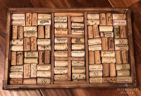 Serving Tray Diy, Wine Themed Decor, Cork Tray, Wine Cork Crafts, Wine Decor, Wine Corks, Wine Theme, Cork Crafts, Diy Wine