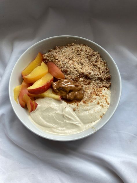 Yogurt Bowl Recipe, Oat Bowls, Peach Bowl, Easy Healthy Meal Prep, Yogurt Bowl, Bowl Recipe, Healthy Food Choices, Healthy Dishes, Breakfast Bowls