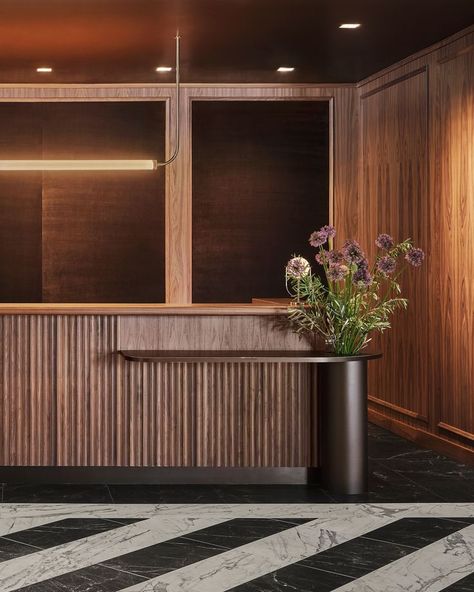 Wood Reception Desk Design, Dark Reception Desk, Reception Desk Interior Design, Hotel Front Desk Design, Luxury Office Reception Design, Hotel Reception Desk Design, Pendry Chicago, Metal Reception Desk, Contemporary Reception Desk