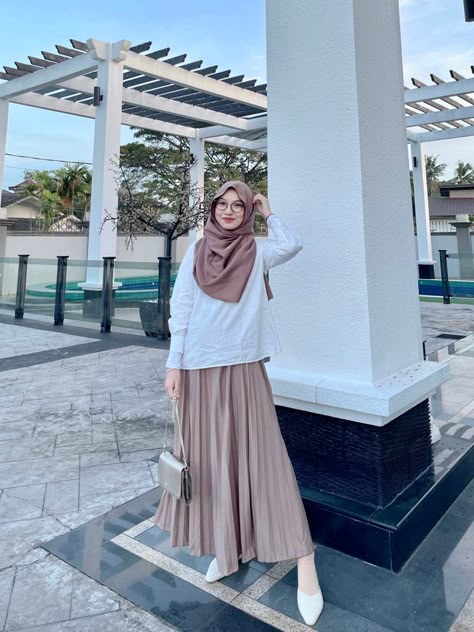 Muslim Fashion Hijab Outfits, Muslim Fashion Hijab, Hijab Ootd, Muslim Fashion Outfits, Muslimah Fashion Outfits, Hijab Outfits, Hijabi Outfits, Outfit Hijab, Ootd Hijab