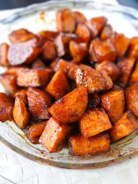 19 Soul Food Recipes That Are Almost As Good As Your Mom's Sweet Potato Side Dish Recipes, Southern Candied Yams, Good Sweet Potato Recipe, Candied Sweet Potato Recipes, Sweet Potato Side Dish, Sweet Potato Sides, Candied Yams, Yams Recipe, Candy Yams