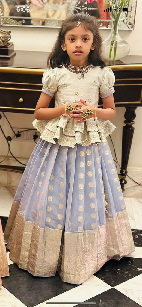 Kids Frocks Design Traditional Indian, Kids Lehanga Design Indian Dresses, Kids Lehanga Design For Wedding, Kids Traditional Wear Indian, Kids Ethnic Wear Indian, Kids Lehanga Design, Kids Saree, Langa Blouse, Pattu Langa