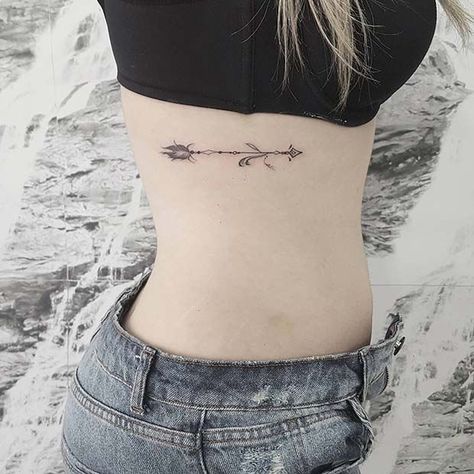 Tattoos For Women Ribs, Arrow Tattoo Ribs, Life Symbol Tattoo, Arrow Tattoo Ideas, Simple Arrow Tattoo, Mens Arrow Tattoo, Arrow Tattoos For Women, Targaryen Tattoo, Roots Tattoo