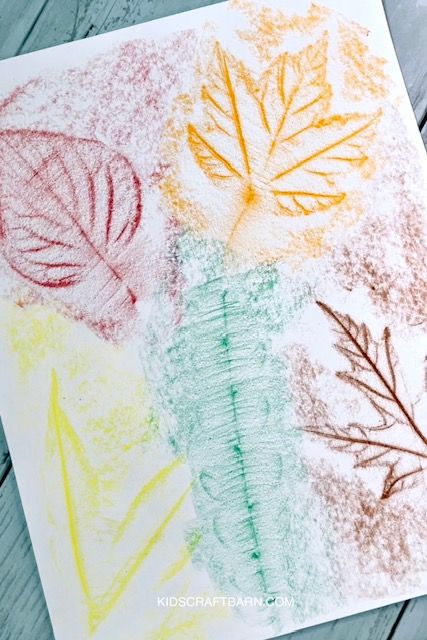 Leaf Rubbings, Autumn Leaves Craft, Easy Art For Kids, Kindergarten Art Projects, Fall Preschool Activities, Art Activities For Toddlers, Fall Arts And Crafts, Autumn Activities For Kids, Painting Activities