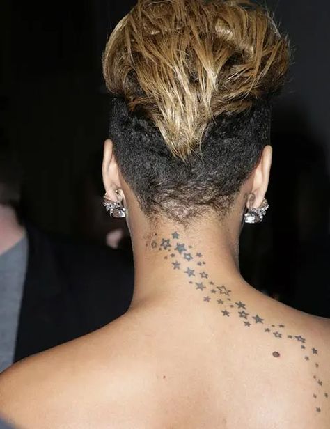 19 Magnificent Tattoos Sported by Rihanna And What They Mean Stars On Neck Tattoo, Rihanna Neck Tattoo, Rihanna Star Tattoo, Rhianna Tattoos, 2022 Tattoo Ideas, Tattoos Elegant, Small Simple Tattoos, Tattoo Stars, Rihanna Tattoo