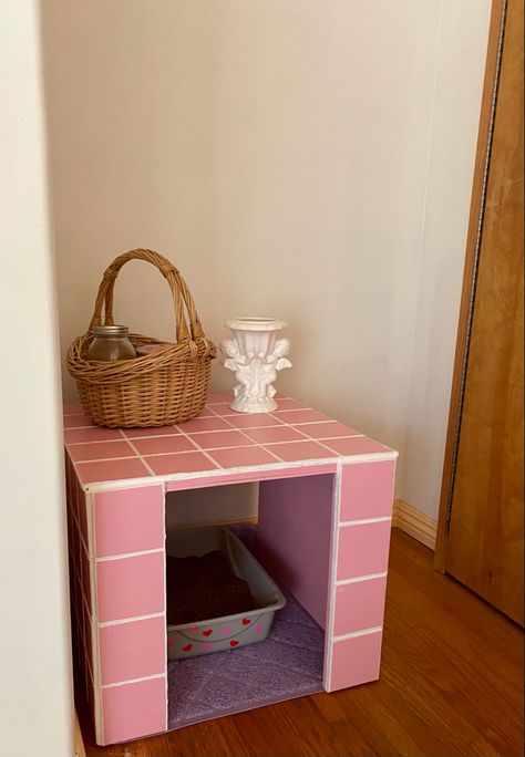 Litter Box Apartment, Pink Tile Table Diy, Litter Box Table, Litter Box Diy Hidden, Cute Cat Litter Box Ideas, Secret Litter Box Ideas, Multicat Litter Box Ideas, Pet Organization Cat, Aesthetic Cat Litter Tray