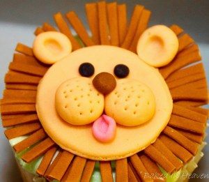 Lion Cupcake Topper, Lion Cupcakes, Cupcakes For Kids, Fondant Torte, Lion Cake, Unicorn Cake Topper, Veggie Tray, Cake Cover, Baking Cupcakes