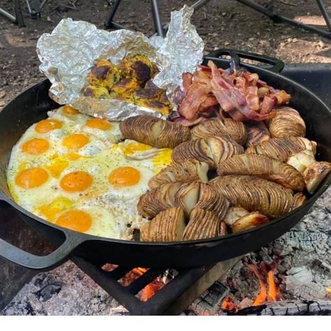 It's almost that time again! One of Doug's famous campfire breakfasts, cooked in his vintage Griswold no. 20 cast iron hotel pan. #campfirecooking #camping #castiron #castironpan #vintagecastironllc #griswoldcookware #outdoorcooking #kitchencollectibles #kitchencollectible #breakfast #eggsovereasy #bacon #breakfastpotatoes #campingbreakfast Campfire Cooking Cast Iron, Cast Iron Aesthetic, Iron Aesthetic, Campfire Breakfast, Camping Breakfast, Foods With Iron, Breakfast Potatoes, Iron Cookware, Campfire Cooking