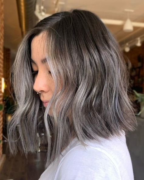 Highlights For Gray Hair, Brown Hair With Silver Highlights, Natural White Hair, Dark Roots Hair, Dark Bob, Gray Hair Styles, Platinum Hair Color, Gray Balayage, Dark Brunette Hair