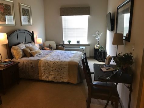 Assisted Living Bedroom Ideas, Assisted Living Decor, Snacks Before Bed, Senior Living Apartments, Assisted Living Homes, Senior Assisted Living, Senior Apartments, Nursing Room, Assisted Living Facility