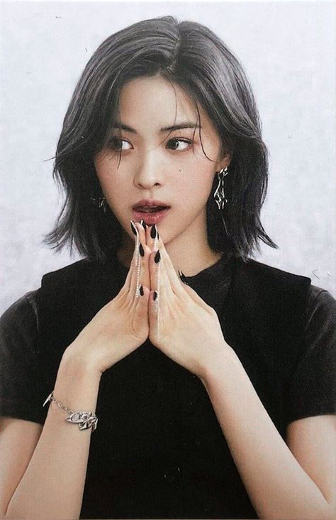 Ryujin Cheshire, Photoshoot Concept, Girl Crush, K Idols, Korean Girl, Hair Inspo, Kpop Girls, Girl Group, Short Hair Styles