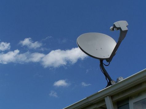 Increasing the range of wireless Internet provides convenience, productivity and potential monetary savings. Using an old satellite dish to fashion a DIY Wi-Fi antenna is an... Free Tv And Movies, Cell Phone Antenna, Best Router, Hdtv Antenna, Technology Hacks, Tv Antennas, Satellite Dish, Wifi Signal, Cool Electronics