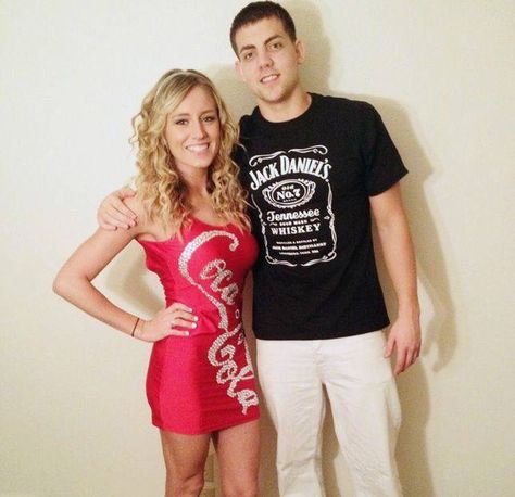 Coke and Whiskey costume Coke Costume, Easy Couple Halloween Costumes, Easy Couples Costumes, Diy Couples Costumes, Halloween Parejas, Couples Halloween Costume Ideas, Jack And Coke, Best Couples Costumes, Couples Halloween Costume