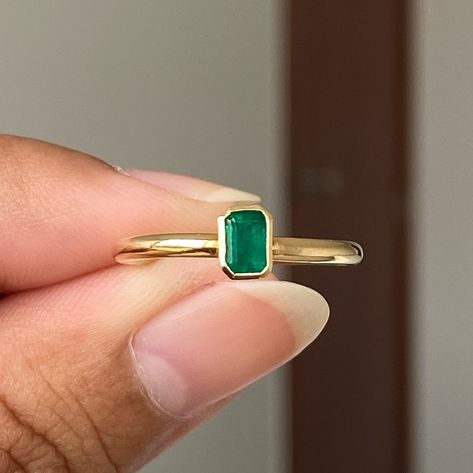 Tiny little ones 💚☺️ . . . . . #emeralds #colombiaemerald #jewelrybrand #jewelryaddict #jewels #gemstones #aristocrata #cartagenadeindias Stone Ring Design, Couple Ring Design, Gold Rings Simple, Couple Ring, Classy Jewelry, S Jewelry, Emerald Jewelry, Couple Rings, Rings Simple