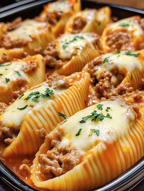 Recipes & Cool Stuff | CREAMY RICOTTA BEEF STUFFED SHELLS PASTA 🧀🍲 | Facebook Ricotta Beef Stuffed Shells, Stuff Shells Recipes, Beef Stuffed Shells, Baked Stuffed Shells, Stuffed Shells With Meat, Shells Pasta, Shell Pasta Recipes, Vegan Lasagna, Pasta Shells