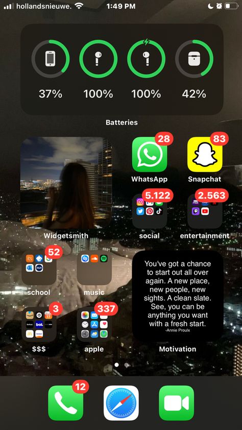 Ways To Set Up Your Iphone Home Screen, Home Screen Layout Iphone Aesthetic Dark, Iphone Costumization Ideas Aesthetic, Phone Organization Ideas Iphone, Phone Decor Ideas, Aesthetic Games Iphone, Iphone Ideas Organize Apps, Home Screen Organization Iphone, Phone Organization Ideas