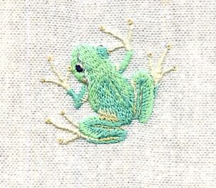 ♒ Enchanting Embroidery ♒ embroidered  frog by Hiroko Kubota from Go!Go!5 Embroidered Frog, Crewel Embroidery Kits, Brazilian Embroidery, Animal Embroidery, 자수 디자인, Crewel Embroidery, Embroidery Craft, Hand Embroidery Patterns, Embroidery Inspiration