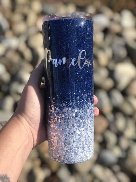 Blue Glitter Tumbler Ideas, Blue Tumbler Ideas, Resin Cups, Epoxy Pens, Tumblr Cup, Blue Tumbler, Epoxy Cups, Wedding Tumblers, Silver Ombre