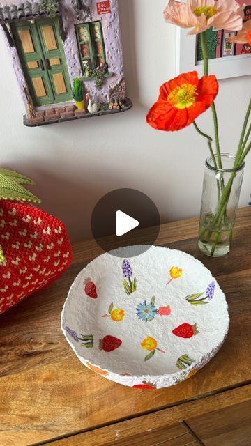 🍓CHELSEA ZEFERINA🍓 on Instagram: "#ad Earth Day is coming 🌎💙 and I’m finding ways to upcycle different items around my apartment and turn them into unique home decor!  I can’t believe I made this beautiful bowl just using egg cartons and supplies from my favorite place - @michaelsstores ! 🖌️🎨🐣  #Makeitwithmichaels #michaelsstores #diy #homedecor" Paper Mache Craft Ideas, Egg Container Craft, Crafts With Egg Cartons, Diy Egg Carton Crafts, Papmache Ideas, Paper Mache Projects Ideas, Papier Mache Art Ideas, Paper Mache Ideas, Paper Mache Crafts For Kids