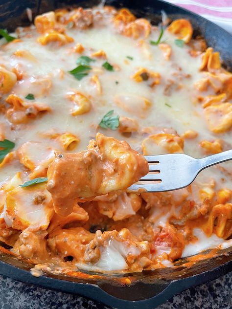 This viral TikTok recipe for an Easy Tortellini Bake is the ultimate comfort food. With just a handful of ingredients, this cheesy and savory dish can be ready in no time. It's perfect for busy weeknights or when you're craving a hearty meal without spending hours in the kitchen. Give it a try and prepare to be impressed! Easy Tortellini Bake, Baked Tortellini Recipes, Types Of Pasta Sauce, How To Make Tortellini, Easy Tortellini, Tortellini Bake, Tortellini Recipes, Tortellini Pasta, Healthy Recipes For Diabetics