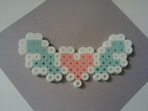 Easy Perler Bead Ideas Simple, Pearler Bead Patterns Kawaii, Heart Perler Bead Patterns, Perler Pins, Pyssla Pattern, Heart Perler Beads, Cute Perler Beads Designs, Cute Perler Bead Patterns, Peeler Bead Ideas