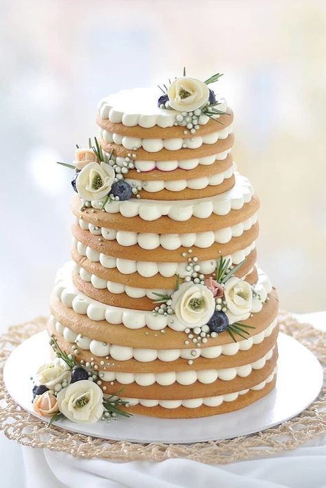 non traditional wedding dessert ideas tired cake with white cream and flowers vkusnoisladko Cookie Cake Wedding, Wedding Dessert Ideas, Tire Cake, Cookie Wedding, Torte Creative, Wedding Cake Cookies, Wedding Cake Recipe, Wedding Dessert, Cake Wedding