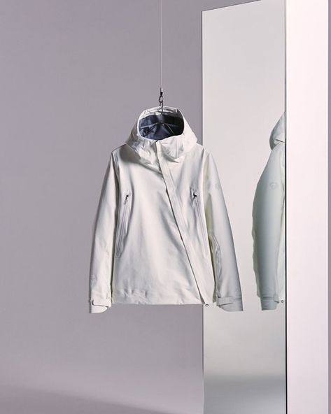 Descente Allterrain, Shirt Photography, Jun Takahashi, Women's Windbreaker, Stylish Hoodies, Harrington Jacket, Shell Jacket, Lightweight Jacket, Football Shirts