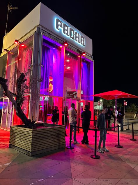 #pacha #club #barcelona #night Barcelona Night Clubs, Italian Night Club, Club Design Interior, Dream Life Board, Barcelona House, Barcelona Club, Lounge Interior, Sister Goals, Underground Club