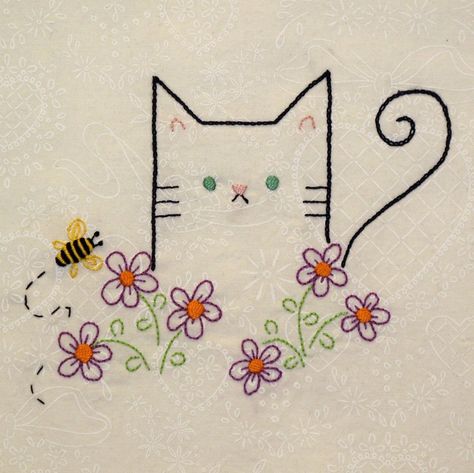 Blank Cards Design, Cat Quilt, Hand Embroidery Projects, Creative Embroidery, 자수 디자인, Cat Crafts, Sewing Embroidery Designs, Hand Embroidery Art, Slow Stitching