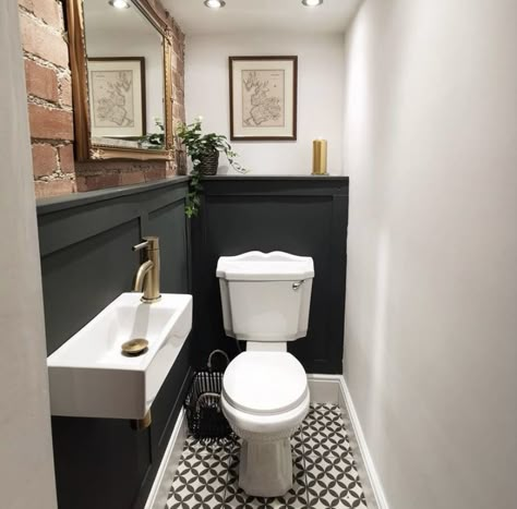 Understairs Toilet, Wc Ideas, Small Downstairs Toilet, Victorian Toilet, Cloakroom Toilet, Bathroom Under Stairs, Downstairs Cloakroom, Toilet Room Decor, Bathroom Paneling