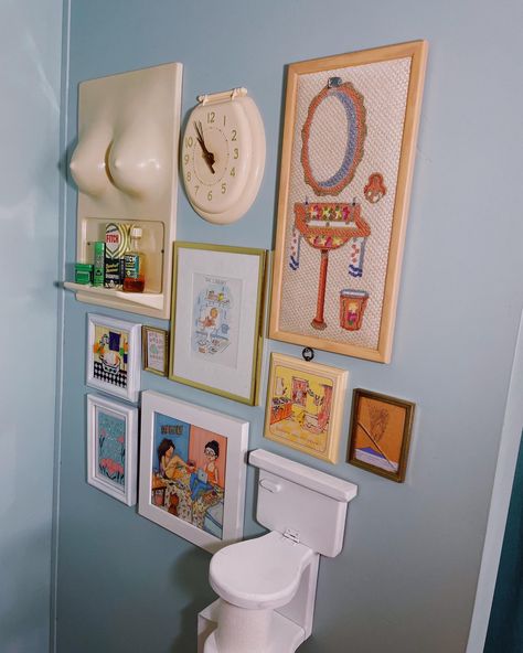 Funny Bathroom Aesthetic, 70s Home Decor Bathroom, Funky Office Ideas Interior Design, Bathroom Funky Ideas, Colorful Bathroom Rental, Bathroom Ideas Quirky, Eclectic Bathroom Colorful, Fun Restroom Ideas, Fun Bathrooms Ideas