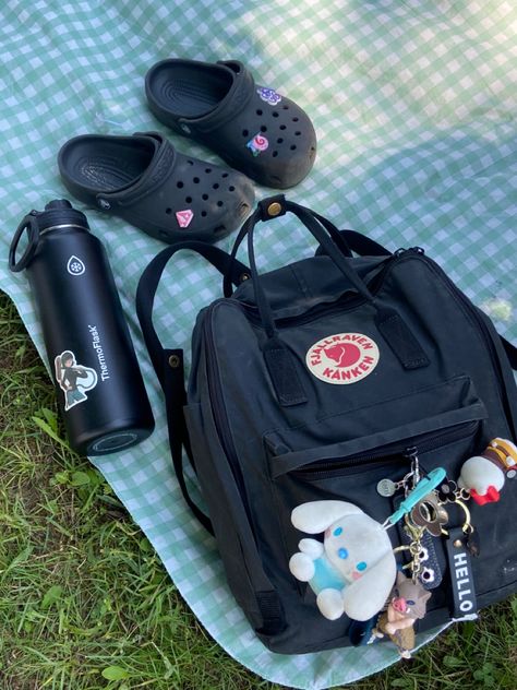 Kipling Bag Aesthetic, Kipling Backpack Aesthetic, Fjallraven Kanken Aesthetic, Kanken Aesthetic, Collage Backpack, Kanken Bag, Perfect Skin Routine, Pretty School Supplies, Kipling Backpack