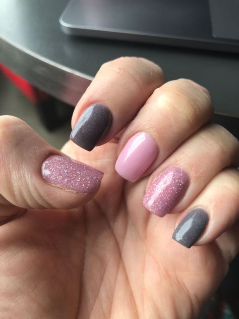 60 New Year's Nail Art Ideas that'll Make You Sparkle Pink And Gray Manicure Ideas, Pink And Grey Dip Powder Nails, Gray And Pink Gel Nails Ideas, Pink And Gray Nail Ideas, Pink And Grey Nail Ideas, Gray And Pink Nails Ideas, Pink And Grey Nails Designs, Gray And Pink Nails, Pink And Gray Nails