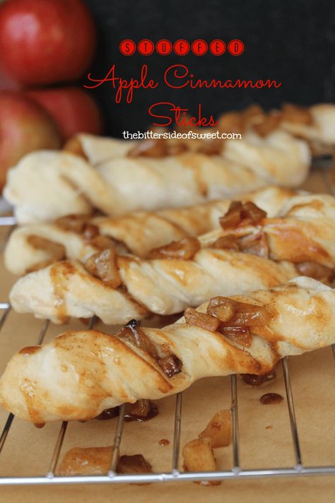 Stuffed Apple Cinnamon Sticks | thebittersideofsweet.com | #pizza #dessert #apples #fall Cinnamon Sticks Recipe, Banana Oatmeal Smoothie, Apple Desserts, Apple Cinnamon, Breakfast Breads, Baklava, Fruit Desserts, Cinnamon Apples, Pizza Dough