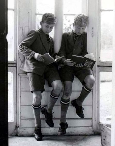 Kid Sitting Reference, Little Boy Reference, Reading A Book Pose, Old School Photos, People Reading, Billy Elliot, Boys School Uniform, Vintage Boys, Human Poses Reference