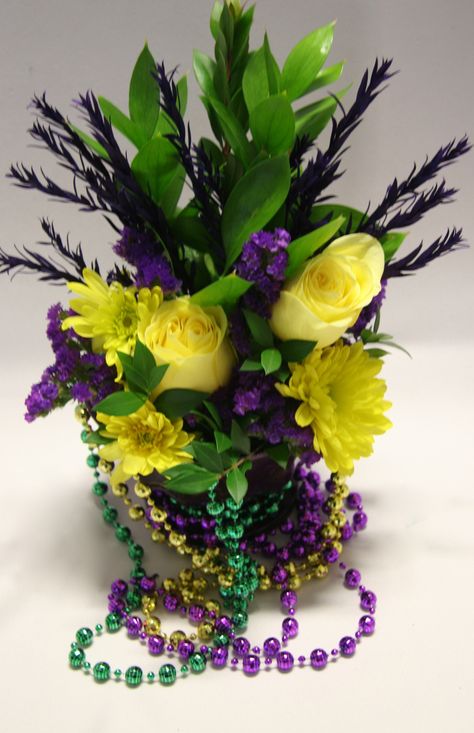 Mardi Gras Flowers. Laissez les bons temps rouler! Mardi Gras Theme Centerpieces, Mardi Gras Bouquet, Mardi Gras Ball Table Centerpieces, Mardi Gras Floral Centerpieces, Mardi Gras Float Flowers, Mardi Gras Dinner, Madi Gras, Mardi Gras Party Decorations, Mardi Gras Wedding