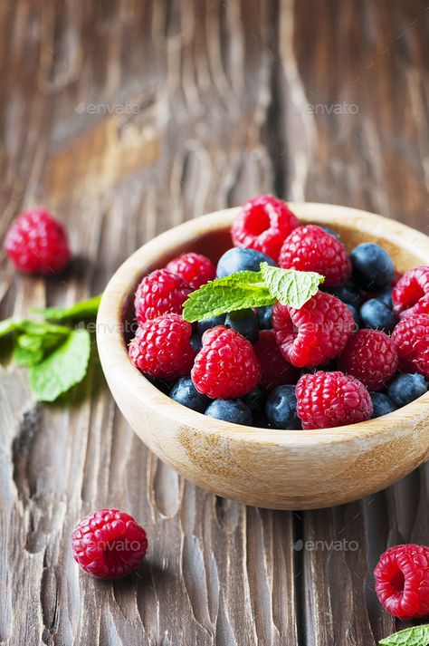 Blueberry Bowl, Blueberry Fruit, Wood Bowl, Mixed Berries, Fresh Berries, Wood Bowls, Blueberries, Strawberries, Cheese Board