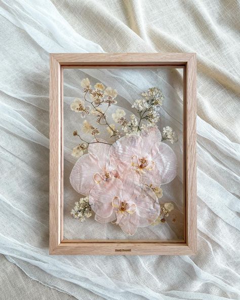 Pressed Wedding Flowers, Bouquet Frame, Flower Keepsake, Framed Flowers, Flower Pressing, Wedding Bouquet Preservation, Flower Press, Floral Business, Future Job