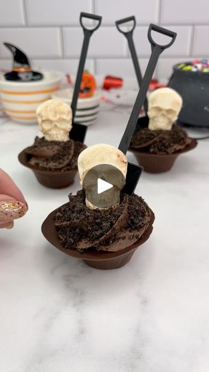 85K views · 1.2K reactions | Mini skull pots 💀🍫You can eat the lot 🙌🏻 🍫🧁💀 Pour melted chocolate over mini cupcake liners and let them set. 💀 Use tweezers to remove the liner. 💀 Sit a cupcake in the middle and then add buttercream and crushed Oreos. 💀 Decorate with chocolate skulls and shovel spoons. #cupcake #dirtcups #halloween #spookytreats #chocolate #cakedbyrach #edibleart #cutefood #cakedecorating #cupcakedesign | Caked By Rach | Nightcore Love · Halloween Music Box Decorate With Chocolate, Chocolate Skulls, Recipes Deserts, Halloween Deserts, Rachel Lindsay, Halloween Sugar Cookies, Halloween Party Snacks, Halloween Music, Crushed Oreos