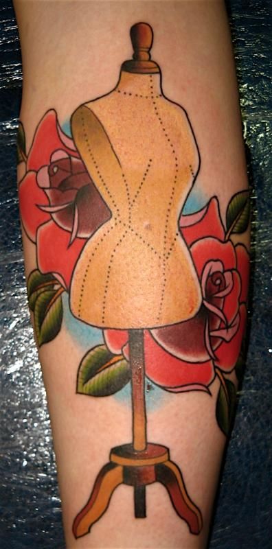 Mannequin Tattoo, Pictures Of Tattoos, Sewing Tattoos, Tattoo Fixes, Knitting Tattoo, Tattoos And Meanings, Sparrow Tattoo, Tattoo Pictures, Arm Tattoos For Guys