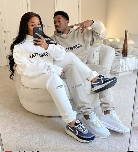 Couples fog essentials fit Black Couples Matching Outfits, Black Couple Outfits, Couple Outfits Matching, Couple Outfit Ideas, Couple Matching Outfits, Western Outfits Men, Mode Editorials, Sneaker Trend, Couple Fits