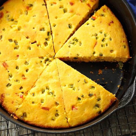 Jalapeno Buttermilk Cornbread Cornbread Recipe With Buttermilk, Recipe With Buttermilk, Jalapeno Cornbread Recipe, Biscuits Sweet, Fried Cornbread, Best Cornbread Recipe, Classic Southern Recipes, Buttermilk Cornbread, Chicken Shrimp